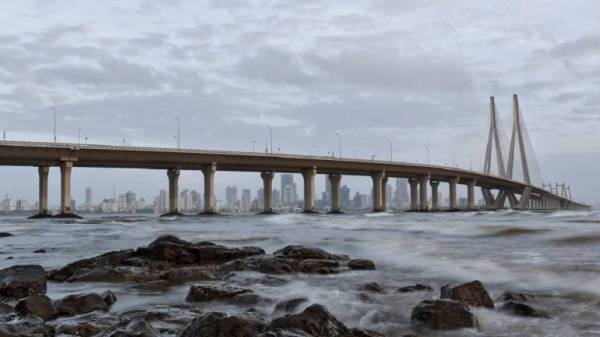 reliance infrastructure zooms on bagging rs 7000 crore versova bandra sea link project